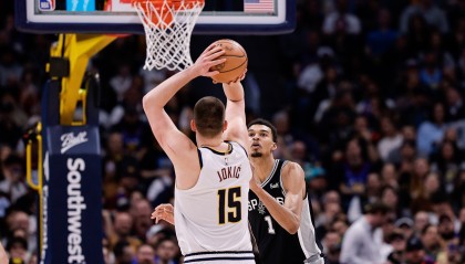 世界杯直播软件官网-约基奇生涯战文班4胜2负 场均得分约基奇更多 抢断&amp;盖帽文班占优