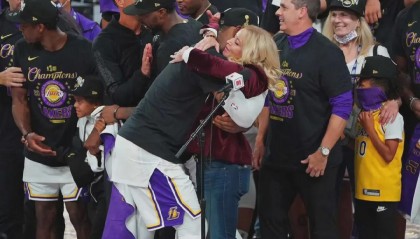 世界杯比赛直播客户端下载-害！巴斯家族内斗，詹姆斯无辜躺枪